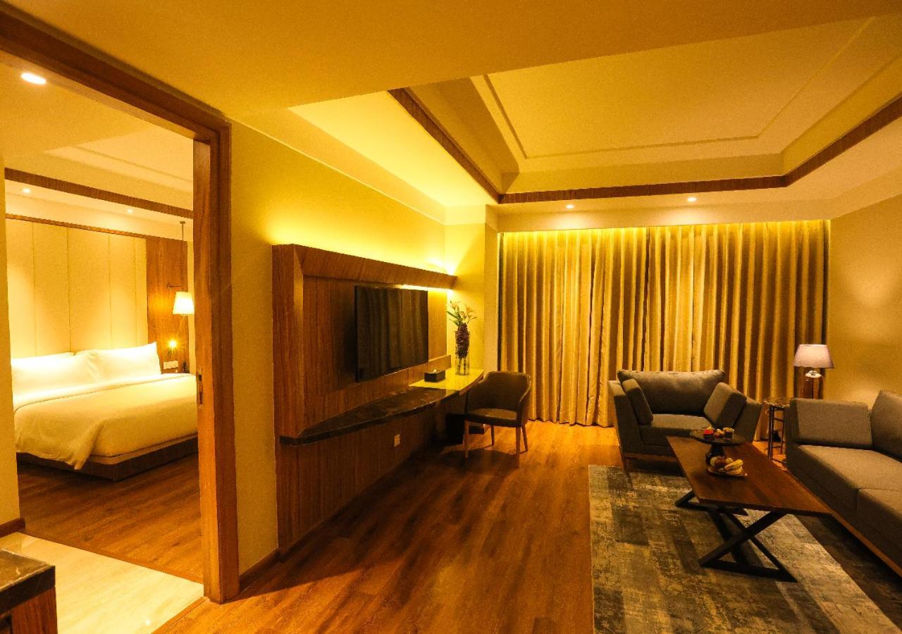 Radisson Bhopal Hotel Bagian luar foto