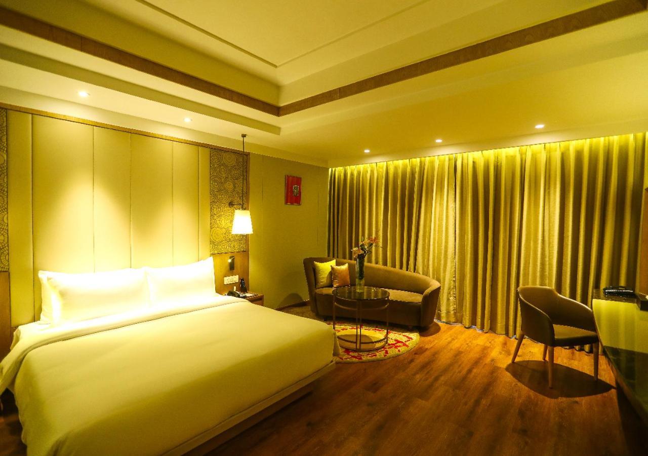 Radisson Bhopal Hotel Bagian luar foto