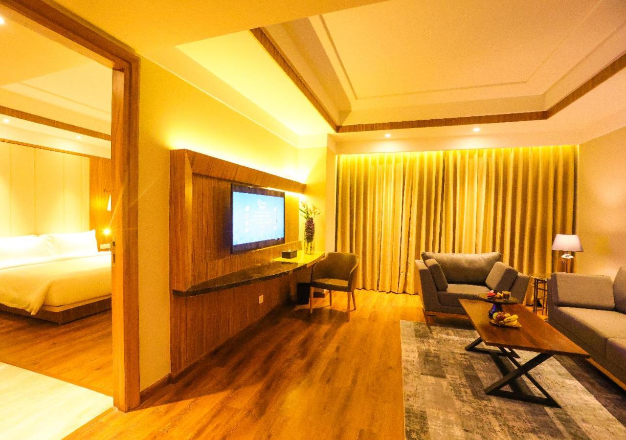 Radisson Bhopal Hotel Bagian luar foto