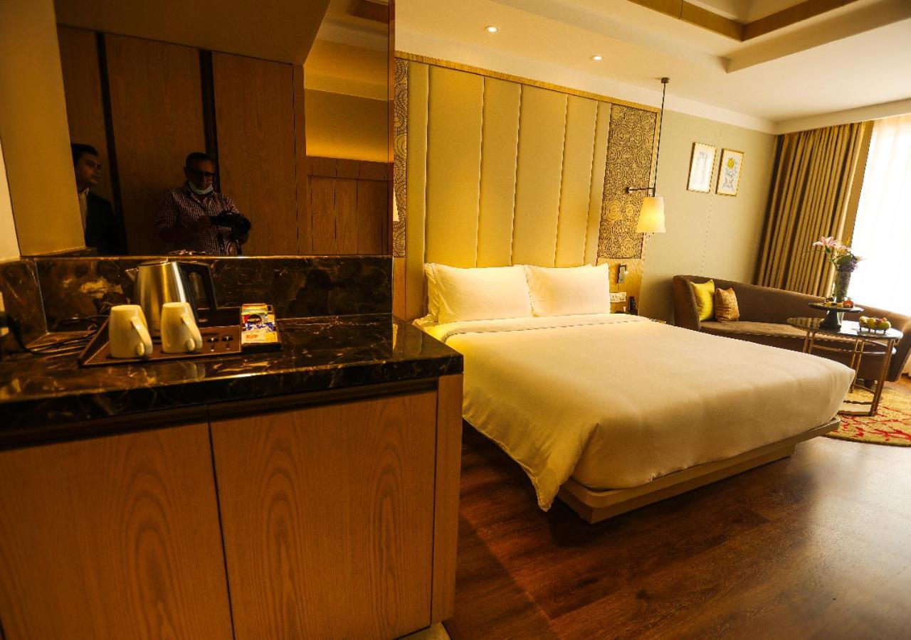 Radisson Bhopal Hotel Bagian luar foto